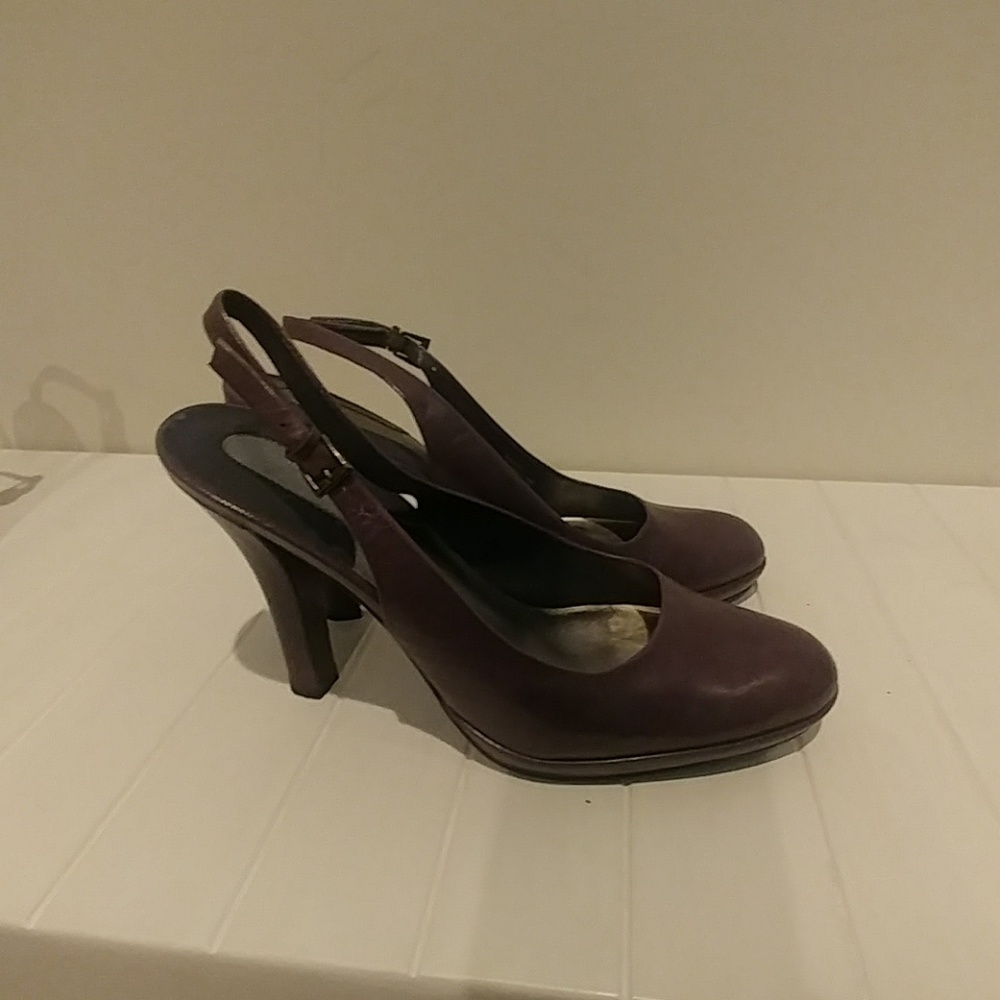 Nine West Purple leather heels. Round toe.